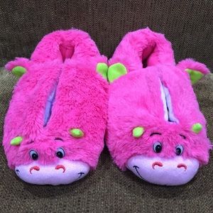 💗 RARE UNICORN 💗 COLLECTION SUPER CUTE 2 IN 1 GIRLS SLIPPERS ( NWOT ) .